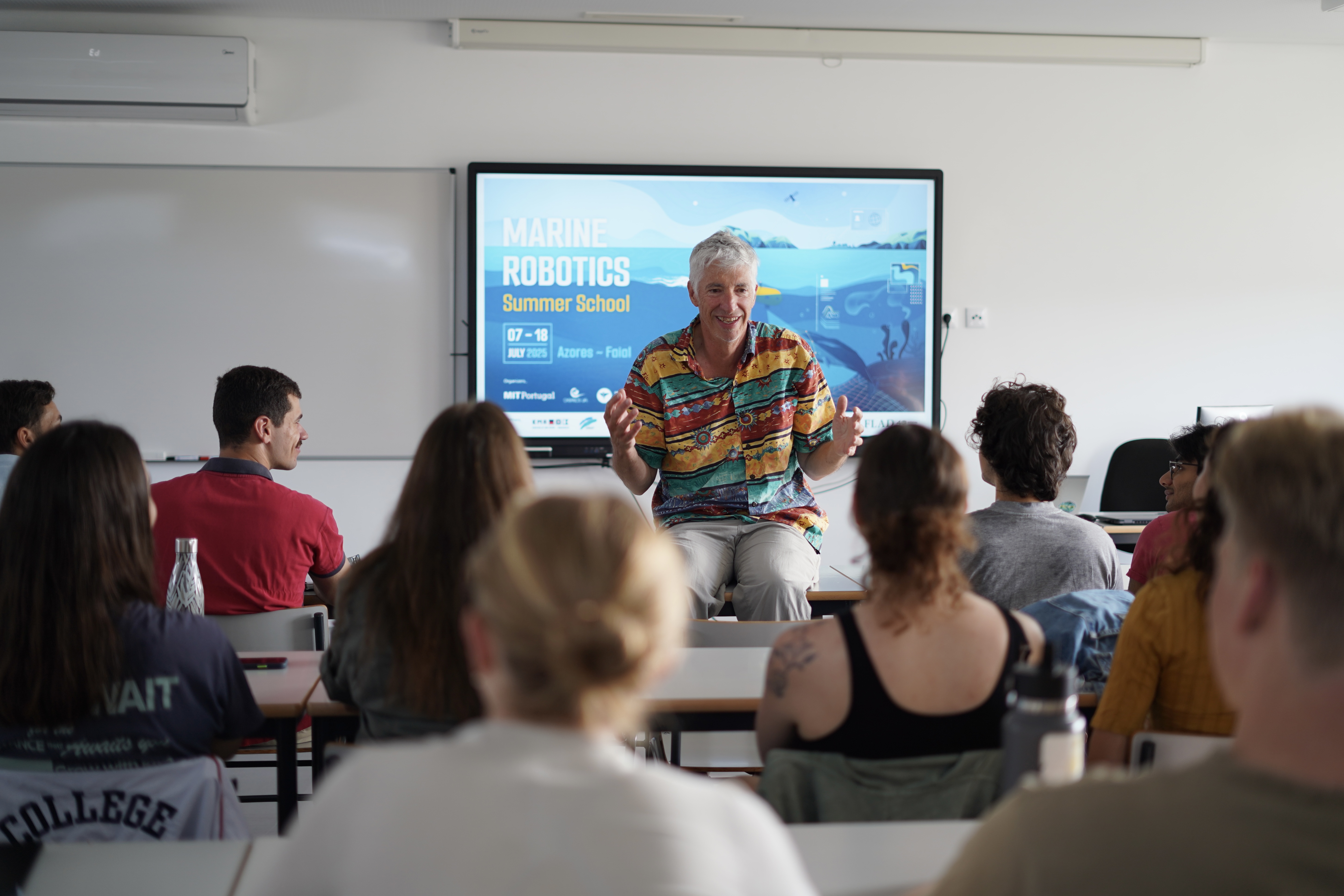 Doug Hart addressing marine robotics summer school students